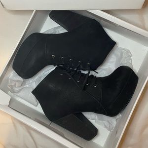 Steve Madden suede platform heel booties “Raspy”